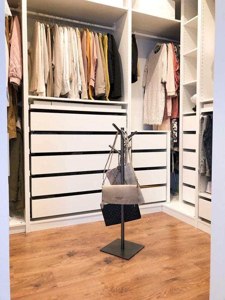 ORDNUNG IM KLEIDERSCHRANK