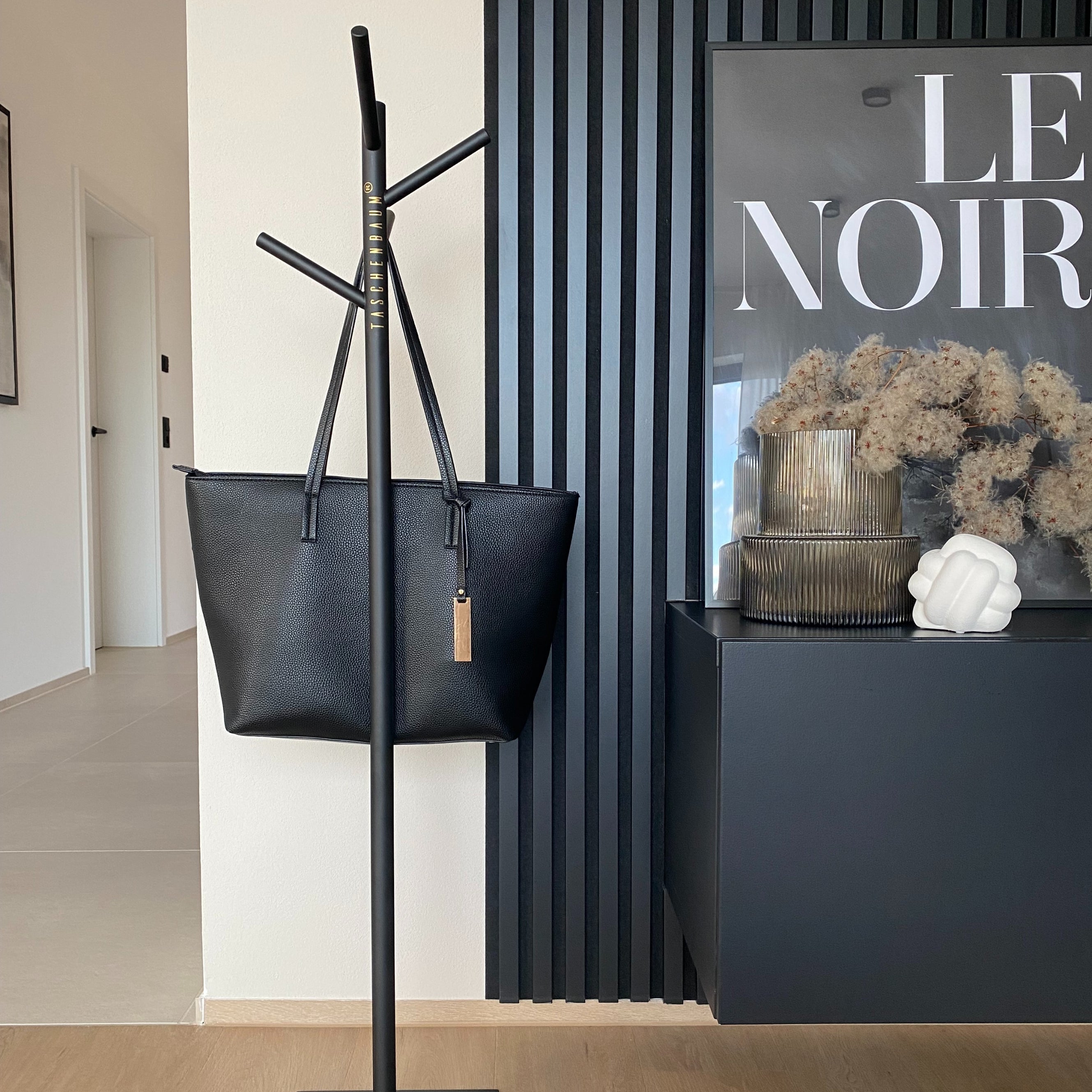 TASCHENBAUM® SCHWARZ „Nichts liegt mehr zerdrückt im Schrank“