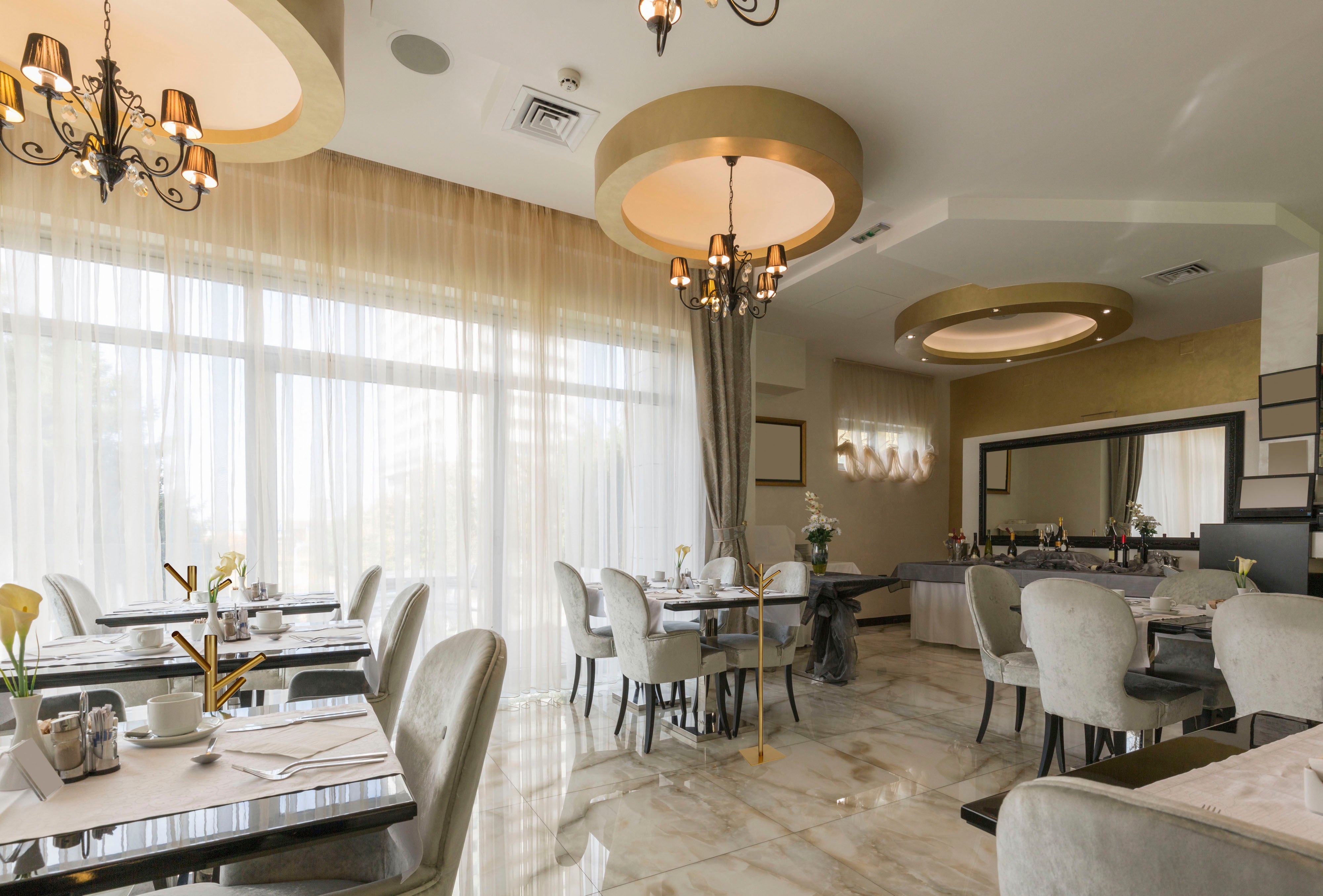 BUNDLE GARDEROBE & TASCHENSTÄNDER GOLD