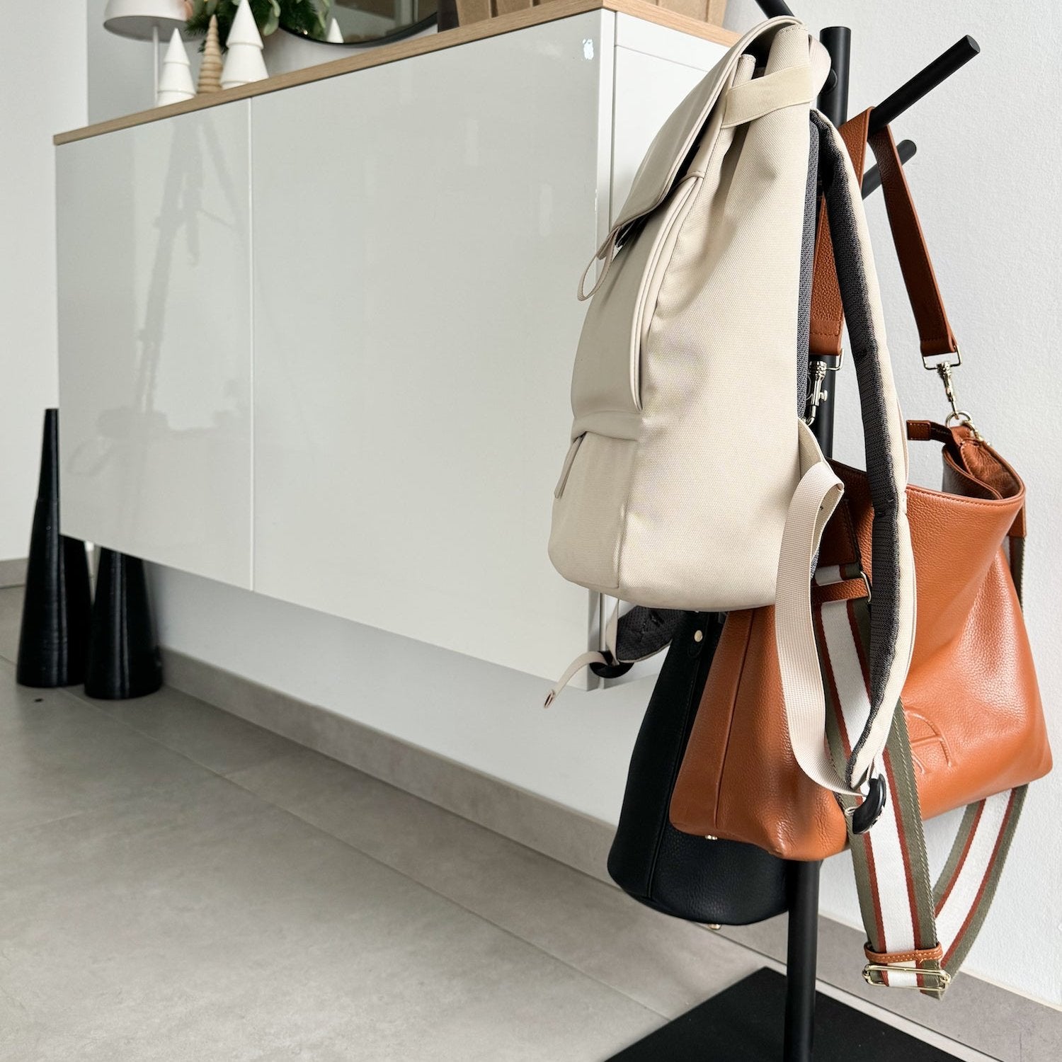 BAG STAND CLEAN WHITE | IRON