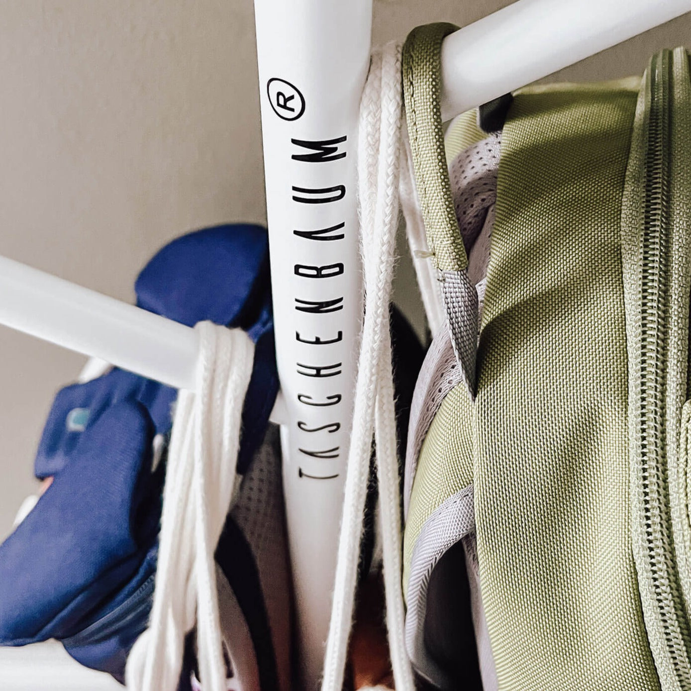 TASCHENSTÄNDER WEISS HÖHE 90 CM